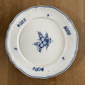 Assiette en faïence fine, Boch Luxembourg, Trèfle, 18è siècle