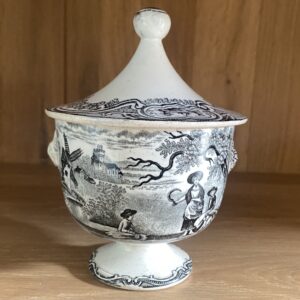 Sucrier en faïence fine "Glaneurs", Boch Frères