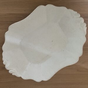 Plat rectangulaire en faïence fine, Boch Luxembourg 19è siècle