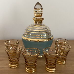 Flacon à liqueur en verre vert, années 1930-50