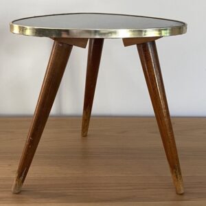 Petite table d'appoint triangulaire en Formica, Vintage