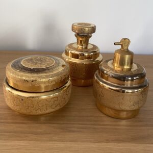 Ensemble de toilette en verre doré, années 1940-50