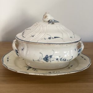 Terrine et plateau "Brindille, Boch Luxembourg, 187 siècle