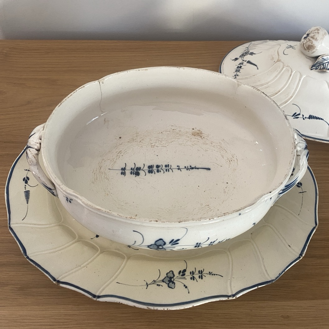 Terrine et plateau "Brindille, Boch Luxembourg, 187 siècle – Image 2