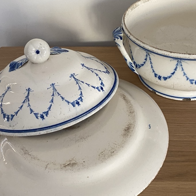 Terrine en faïence fine, Guirlande, Boch Luxembourg 18è siècle – Image 3