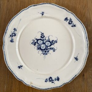 Assiette en faïence fine, Boch Luxembourg, Trèfle, 18è siècle