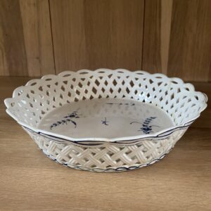 Corbeille tressée en faïence fine, Boch Luxembourg, 18è siècle, Brindille