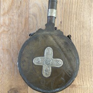 Poire à poudre ou gourde de pèlerin en laiton et argent, Ottoman