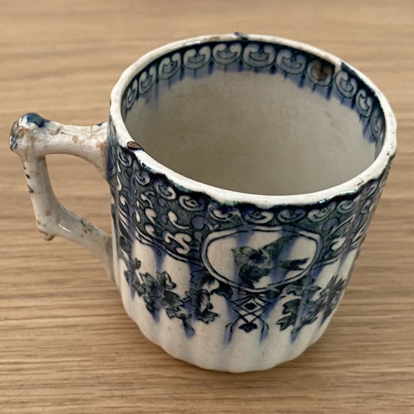 Tasse en faïence fine, Longwy 19è – Image 2