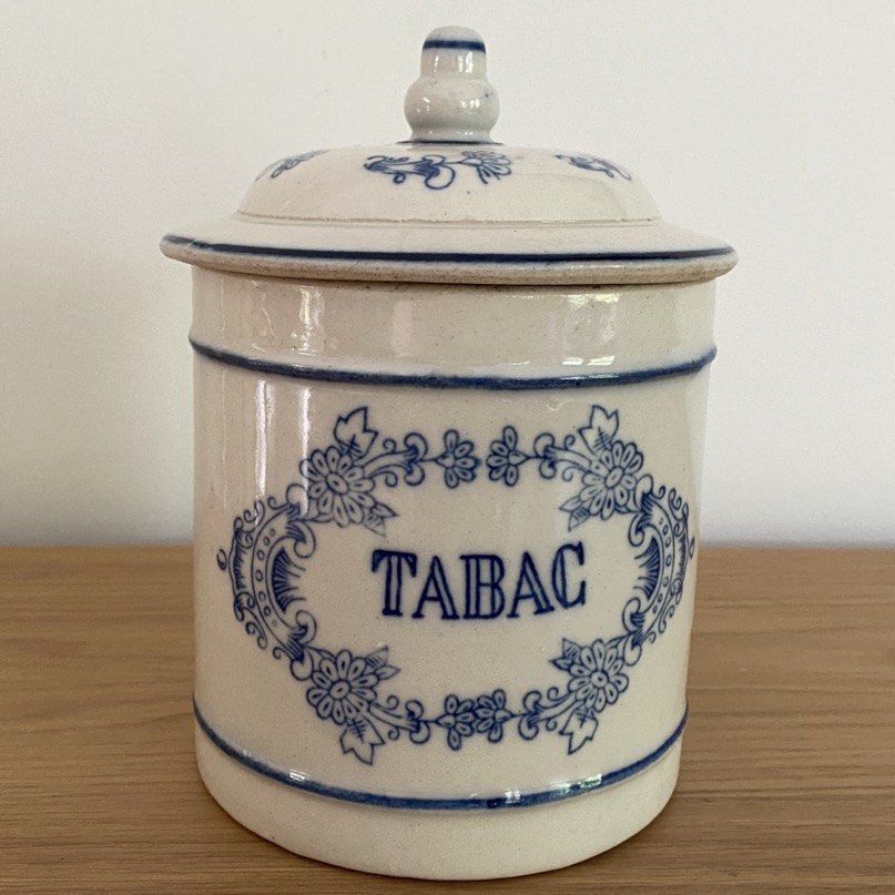 Pot à tabac en faïence, Buissonnet