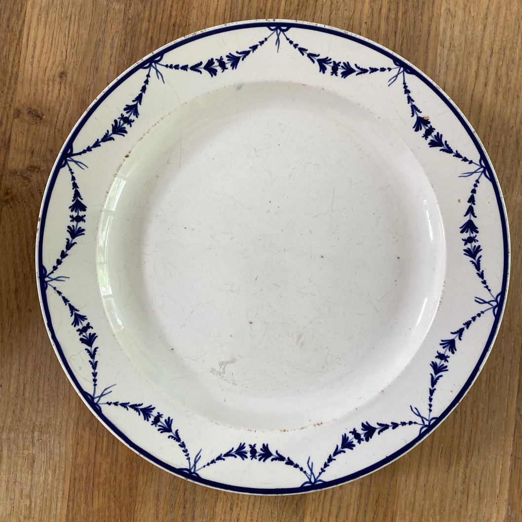 Assiette en faïence fine, Boch Luxembourg, 19è siècle