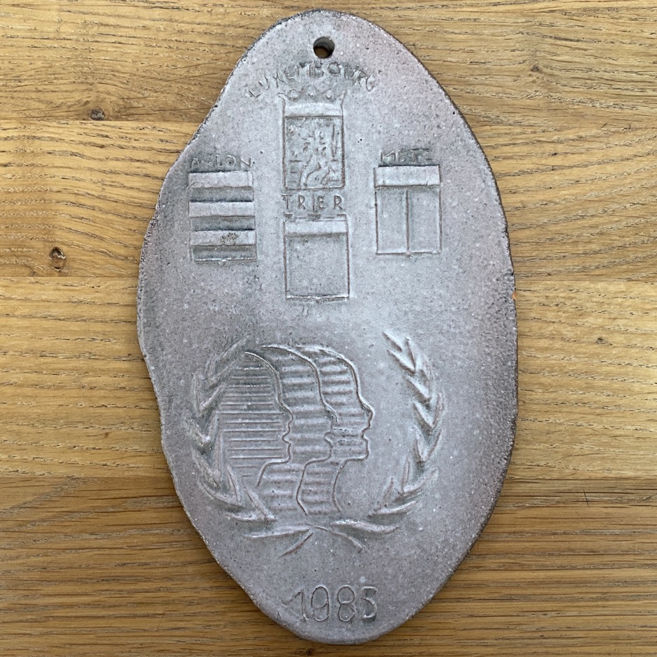 Plaque en céramique, "Festival interculturel de la Jeunesse, juin 1985