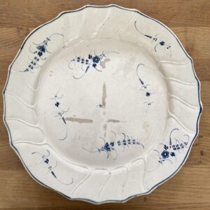 Assiette de présentation, faïence fine d'Attert, 18è
