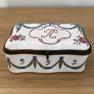 Boîte à bijoux, faïence fine, Robert à Marseille, 1760-1790