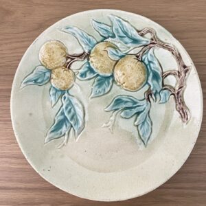 Assiette en barbotine, Pommes