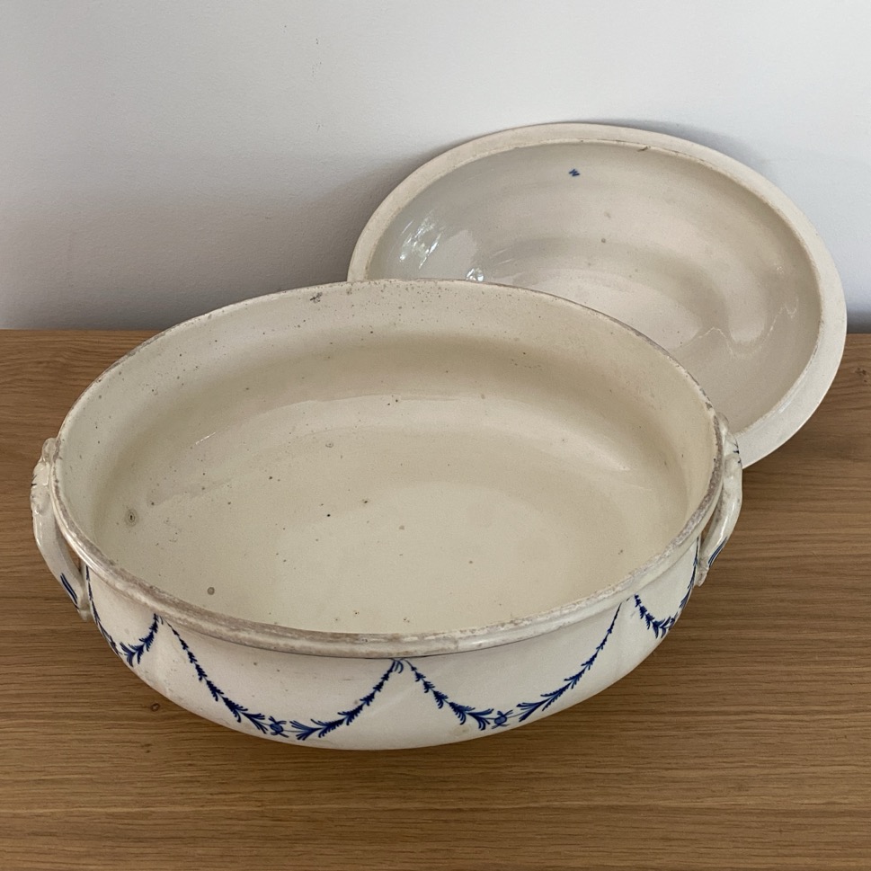 Terrine ovale, faïence fine, Décor de guirlandes, Boch Luxembourg 18è-19è siècle – Image 6