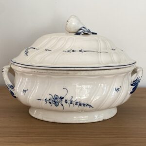 Terrine ovale, faïence fine, Brindille, Boch Luxembourg 18è siècle
