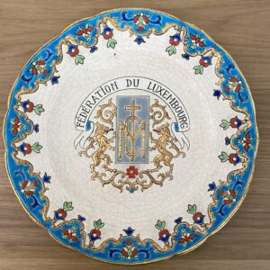 Assiette en émaux de Longwy, Fédération du Luxembourg