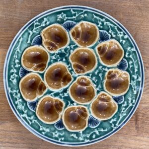 Assiette à escargots en majolique, Début XXè