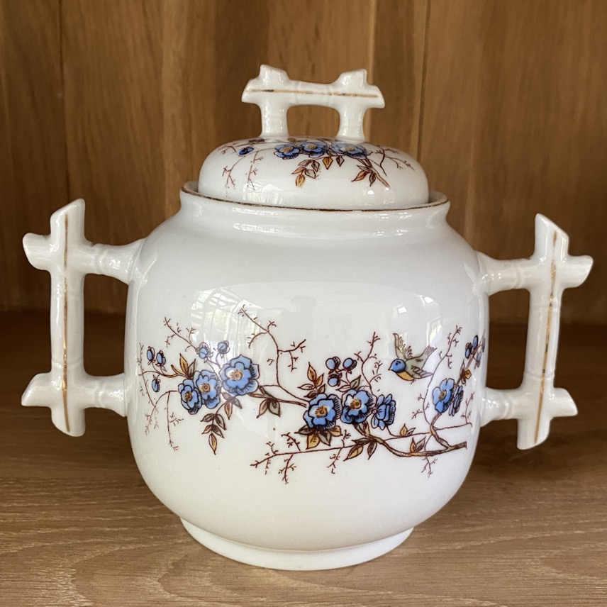 Grand sucrier, décor japonisant, De Fuisseaux Baudour, début du XXè siècle